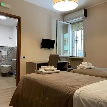 Diana Hotel *