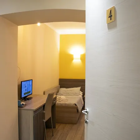 Diana Hotel *