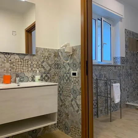 Diana Hotel *