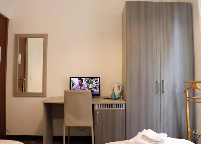 Diana Hotel *